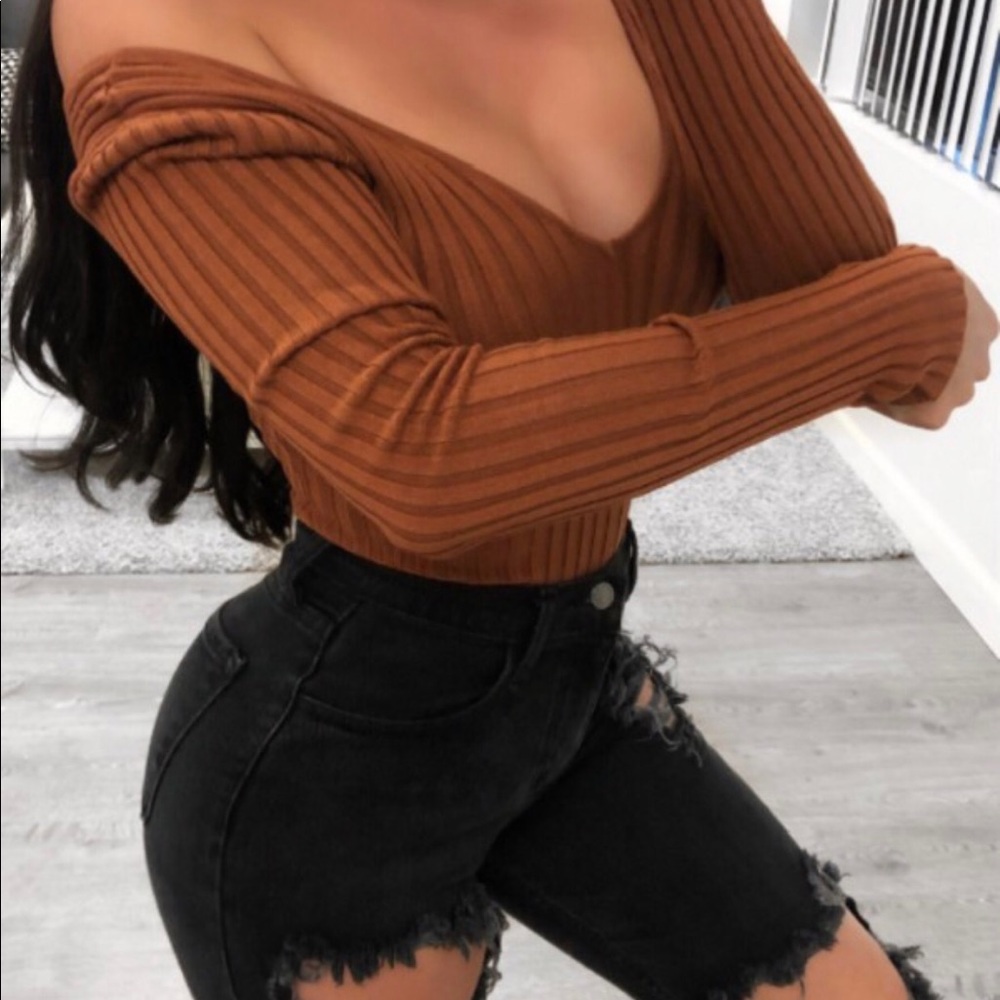 Solid double V-neck long sleeve bodysuit